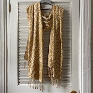 NWOT beautiful gold Lilly Pulitzer scarf OS